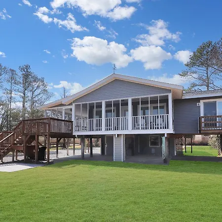Our Happy Place - Pet Friendly & Waterfront!